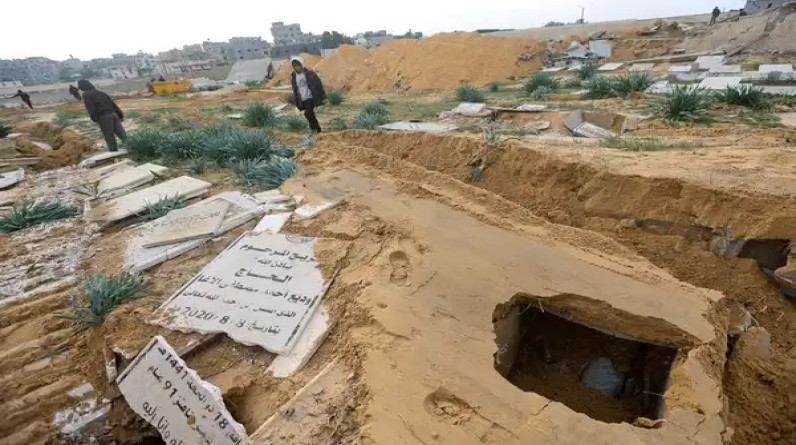 تحقيق لـ"سي إن إن": الجيش الإسرائيلي دمر ما لا يقل عن 16 مقبرة في غزة